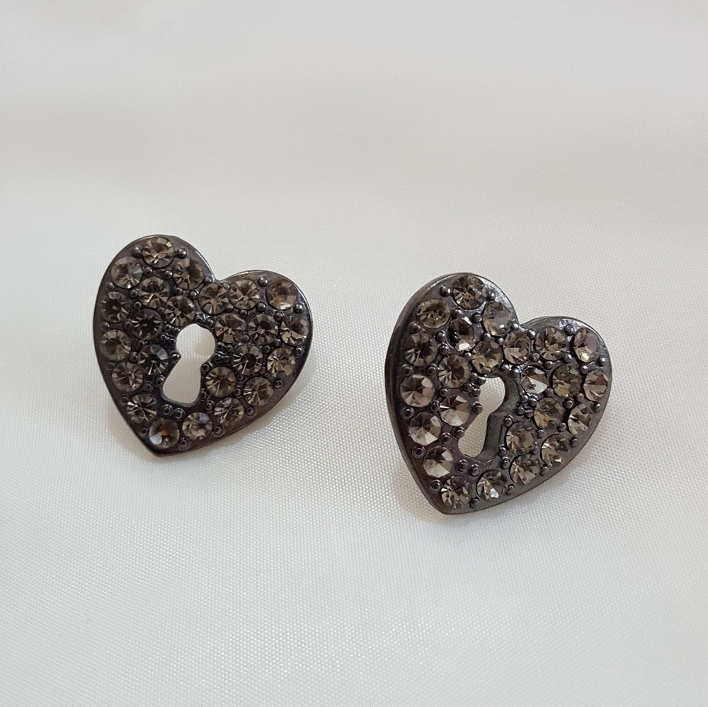 Keyhole Heart Earring - Black Crystals